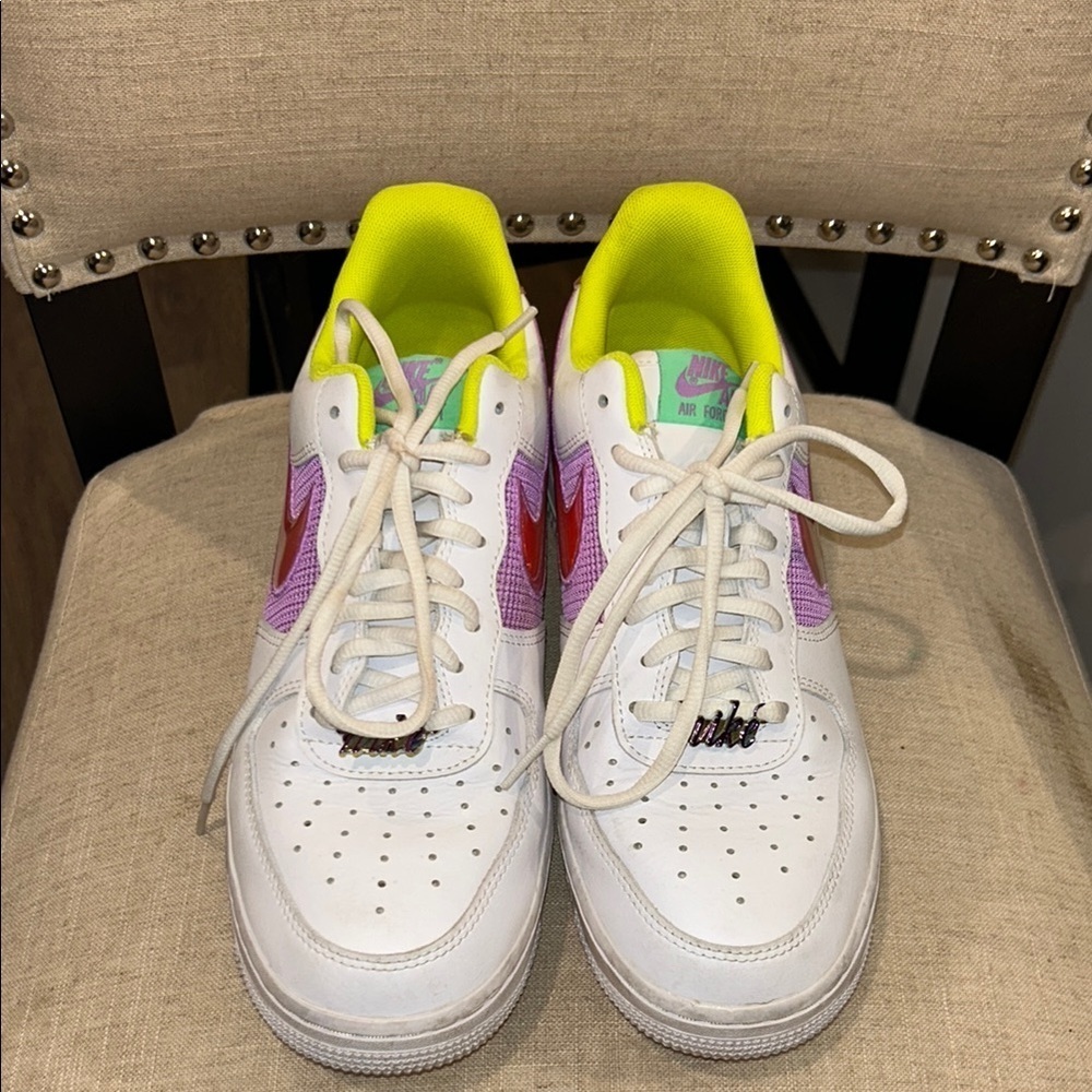 Nike Women’s White and Purple Sneakers - Picture 2 of 9